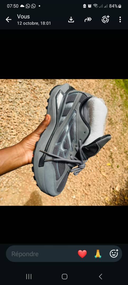 Tu cherches une paire stylée, confortable et qui attire les regards ? 😎 - photo 1